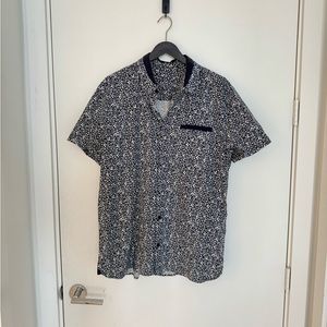 Men’s lululemon Friday night button down shirt short sleeve large